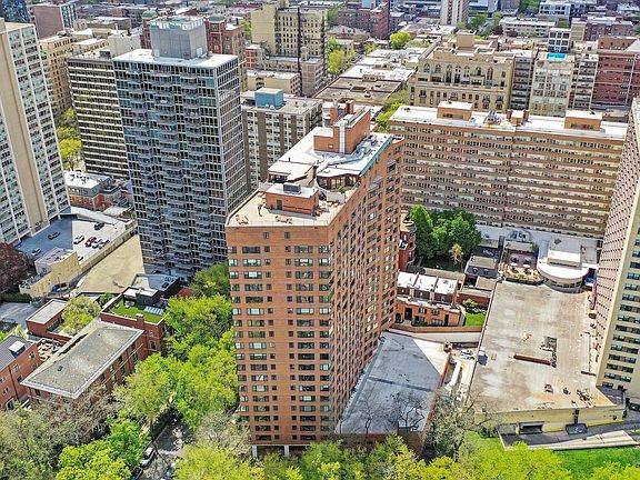 3rd image of 3100 N Lake Shore Dr APT 201