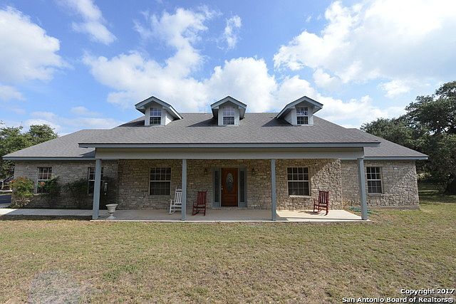 1st image of 303 Pecan Pkwy