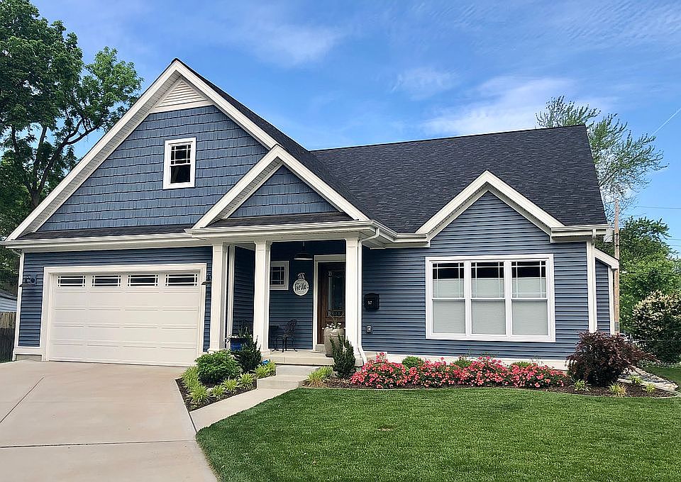 2nd image of 517 Coverdale Ln