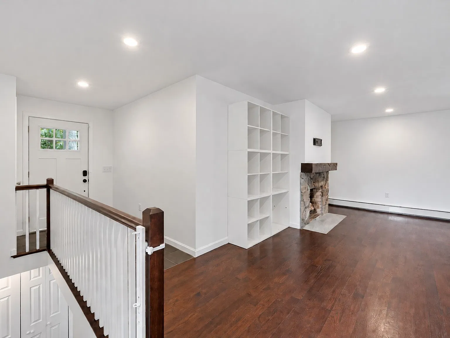 3 bed, 2024 sqft, $4,950 — Photo 3