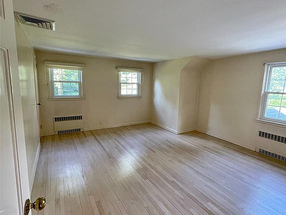 3rd image of 3 Haddington Dr