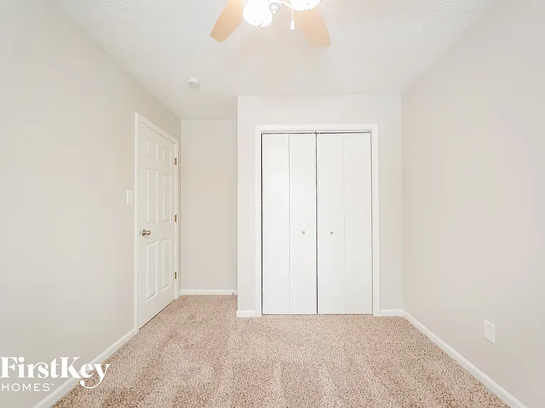 825 Country Ln — Photo 10