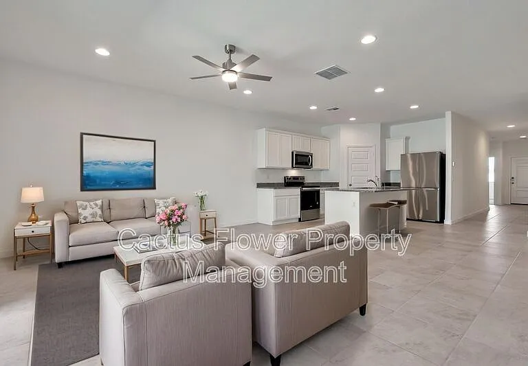 1718 W Sombra Ave — Photo 6