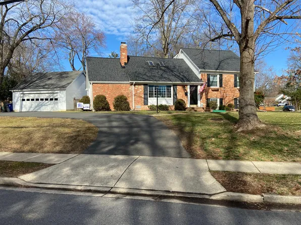 1110 Neal Dr, Alexandria, VA 22308