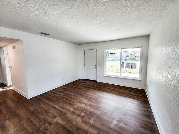 4th image of 726 Venetian Ave