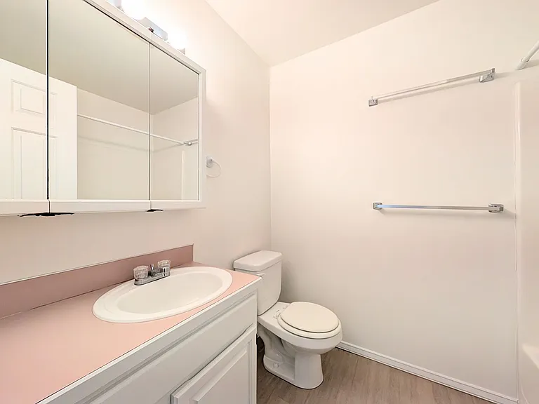 5261 Brooklyn Ave NE #202 — Photo 9
