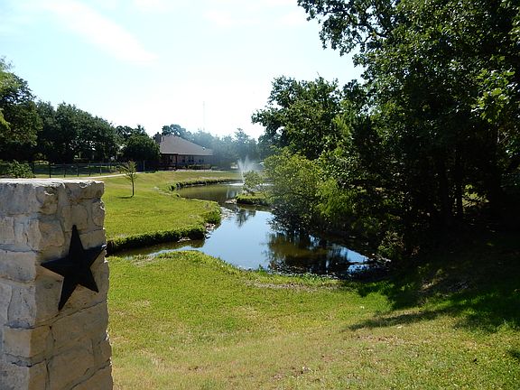 3rd image of 214 E Creekview Dr