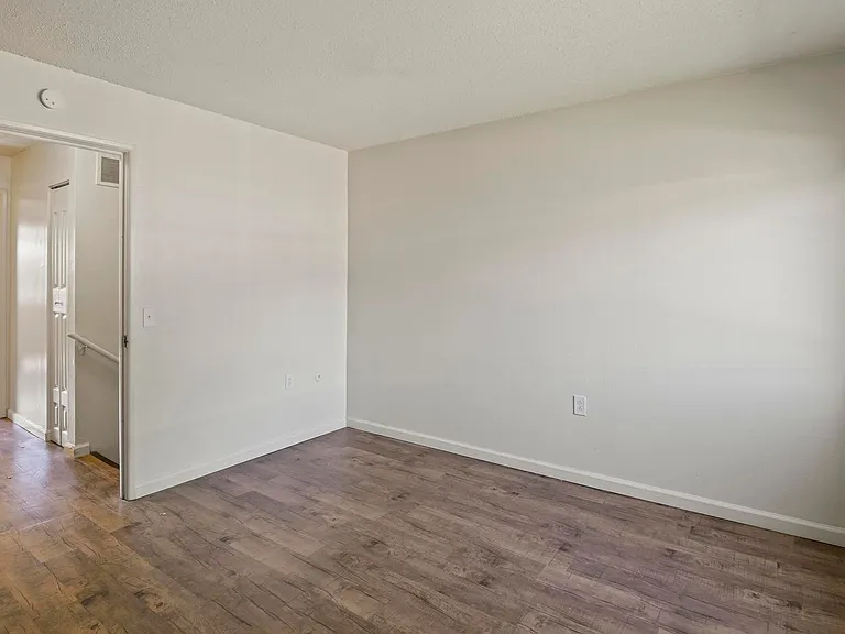 Westport Crossing Apartments — Photo 98