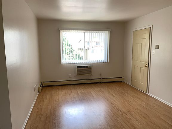 4th image of 5034 W 82nd Ct #C