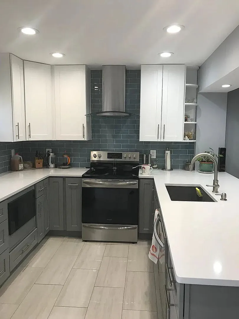 Burke Center - Beautifully Updated 3 Level Townhouse With Garage — Photo 2