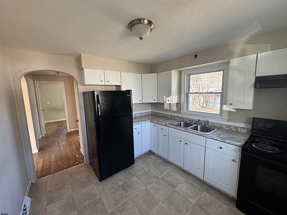 5th image of 107 W Jimmie Leeds Rd