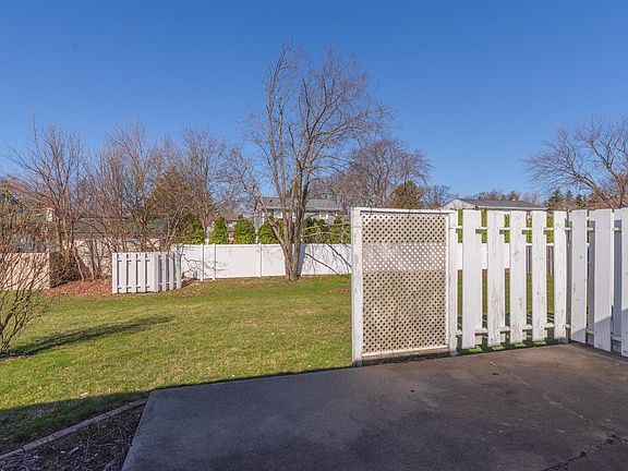 5th image of 317 Fairway Dr #2