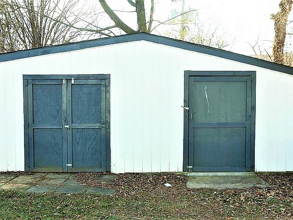 4th image of 5 Redwood Cir