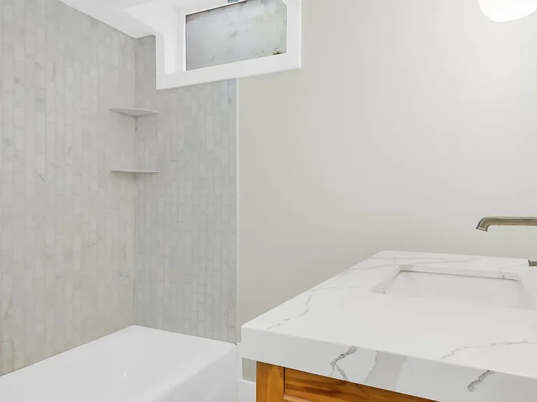 2174 Evergreen Ave — Photo 20