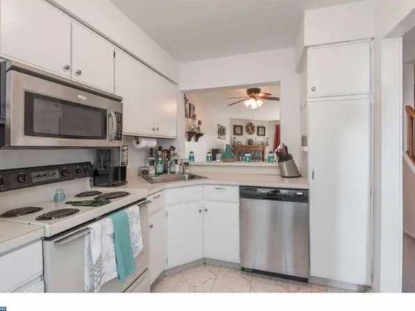 42 Ash Stoker Ln, Horsham, PA 19044