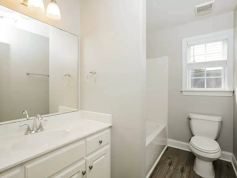 49 E Trafalgar Ct — Photo 15