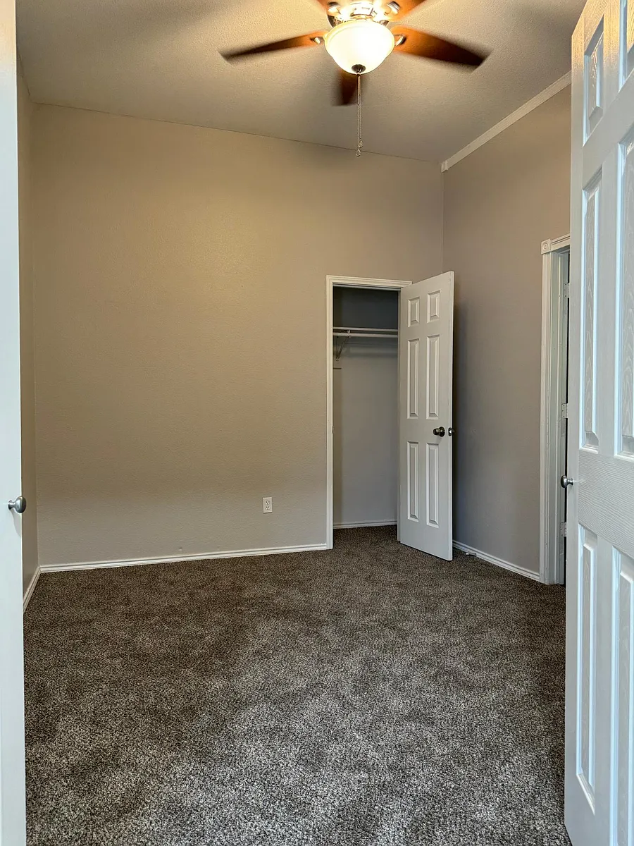 Front room (study or bedroom) - 128 Post Oak Dr