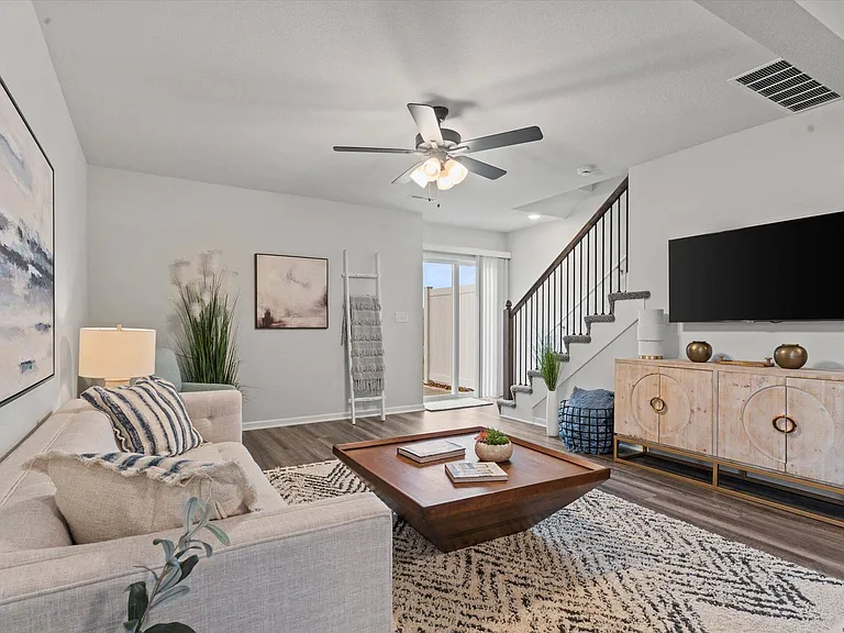 Oak Woods Townhomes — Photo 6