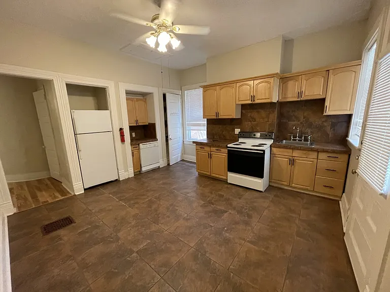332 Stratford Ave #1 — Photo 5