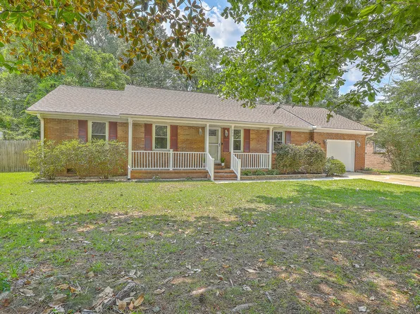110 Clubhouse Rd, Summerville, SC 29483