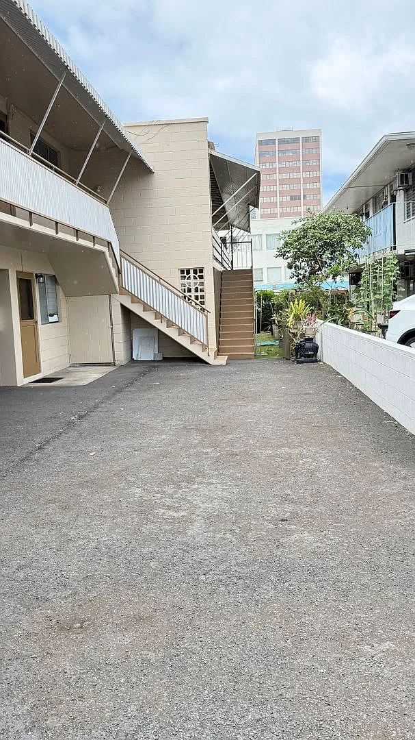 Newly renovated ground-floor studio on Kinau Street with 1 Bath - One Parking available (addition... — Photo 2
