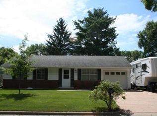 1064 Hickory St, Onalaska, WI 54650