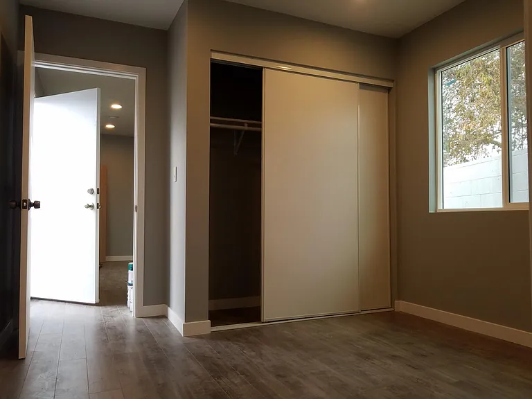 11129 Archwood St — Photo 4