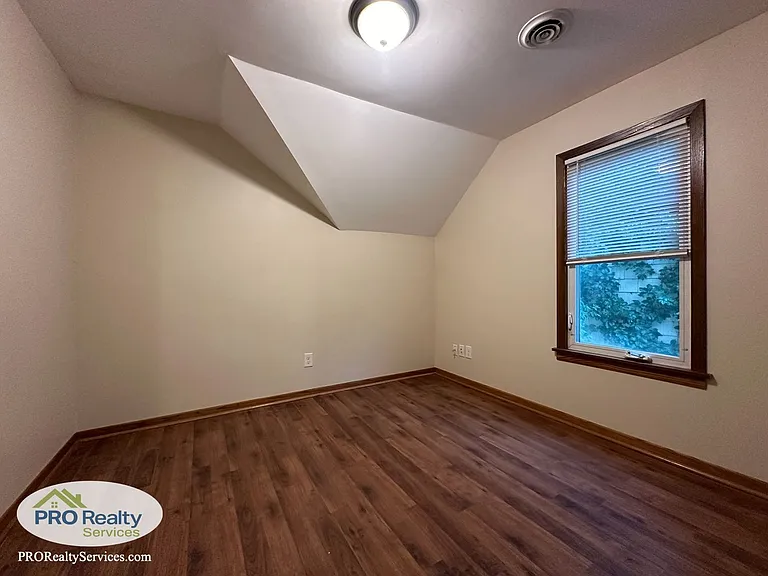 640 Charles Ave — Photo 9