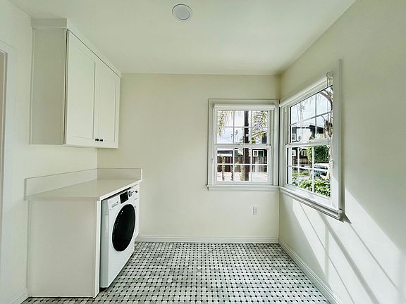 3rd image of 2308-2310.5 Pisani Pl #2308