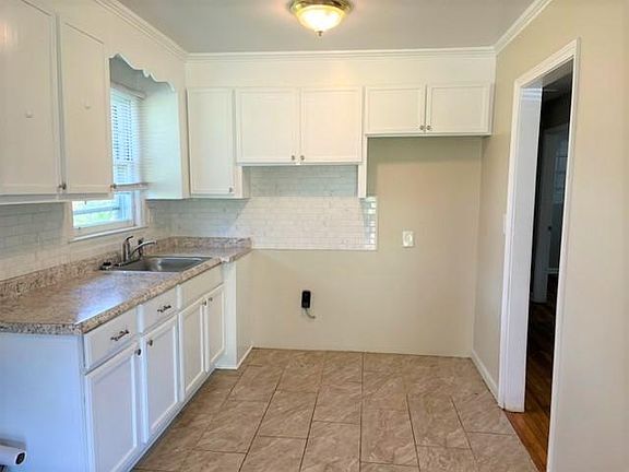 3rd image of 103 Cashmere Dr