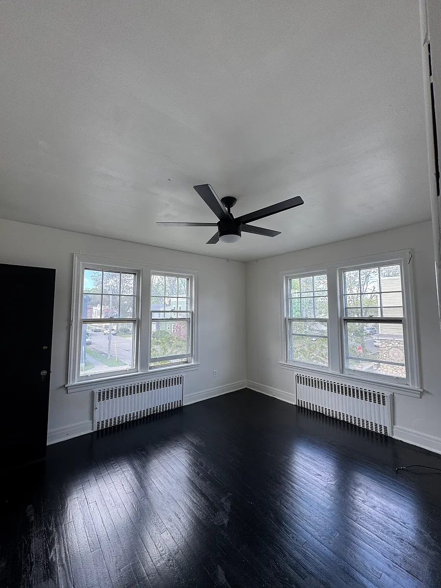 Building Photo - 694 5th Ave #1