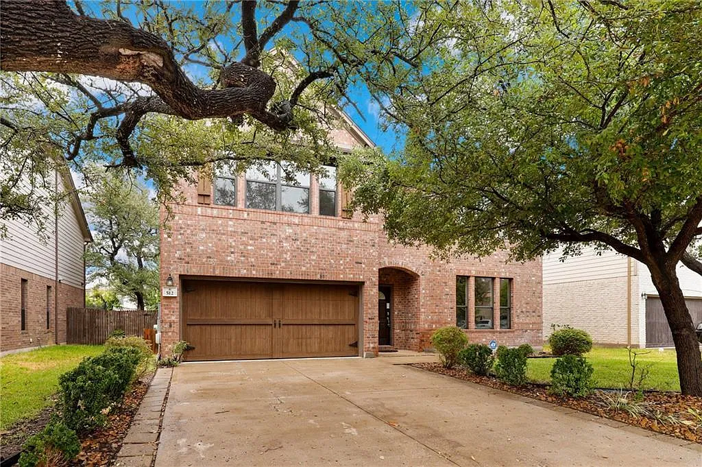 4 bed, 2.5 bath, 3743 sqft, $3,750 — Photo 1