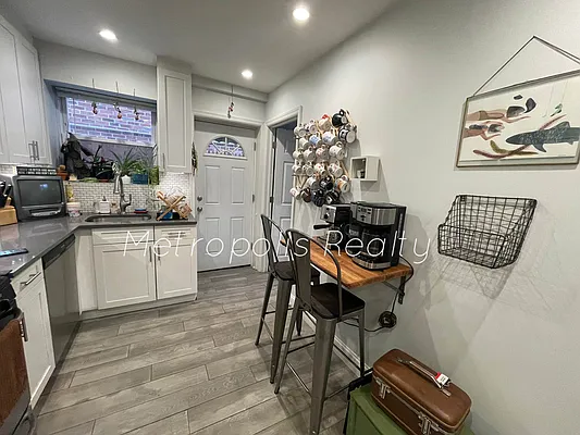 Rented by Metropolis International Realty Inc. | media 19