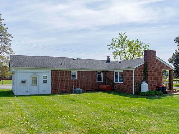 3rd image of 204 Selma Rd
