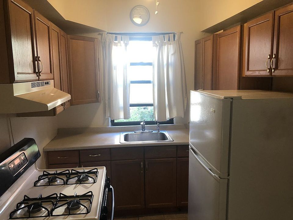 1st image of 3167 32nd St