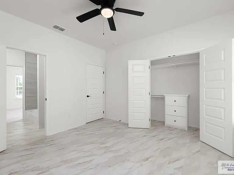 405 Lion'S Villa Ave #14 — Photo 11