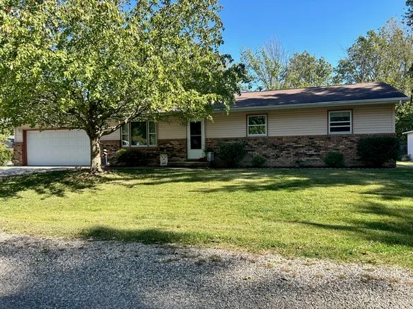 601 N Worth St, Bethany, IL 61914