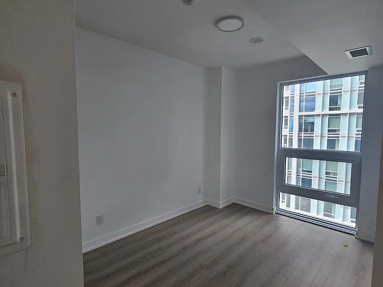 100 Queen St E #1712 — Photo 4