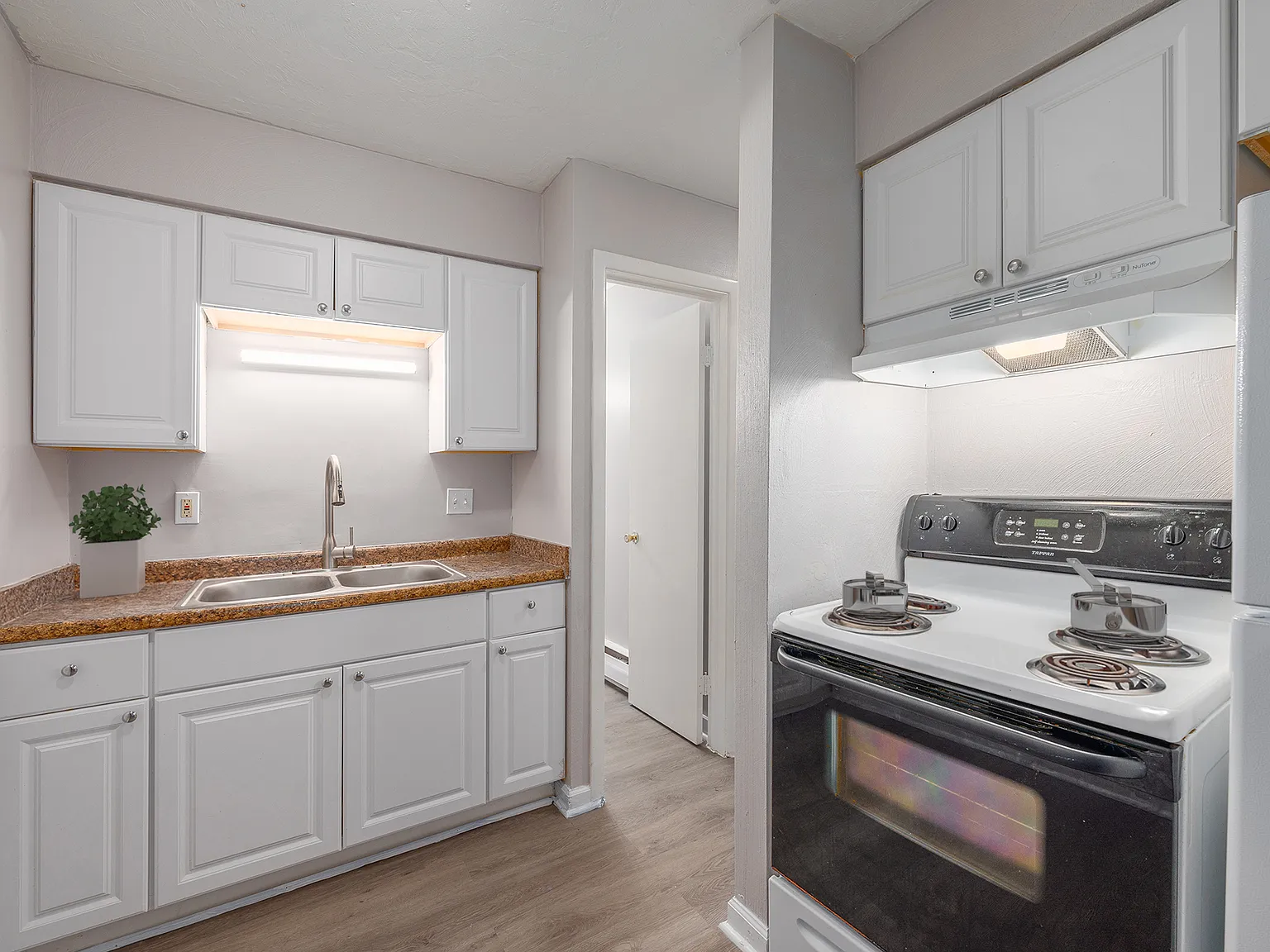 Tower Regency Apartments — Photo 2