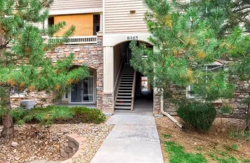 8465 S Holland Way — Photo 2