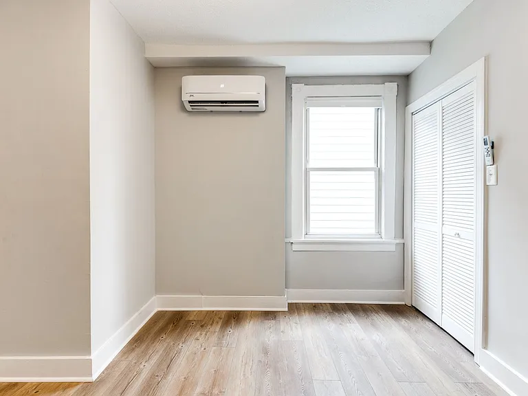Great Renovated Two Bedroom Apt in the Heart of Church Hill — Photo 11