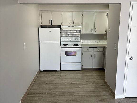 3rd image of 325 SW Academy St #19