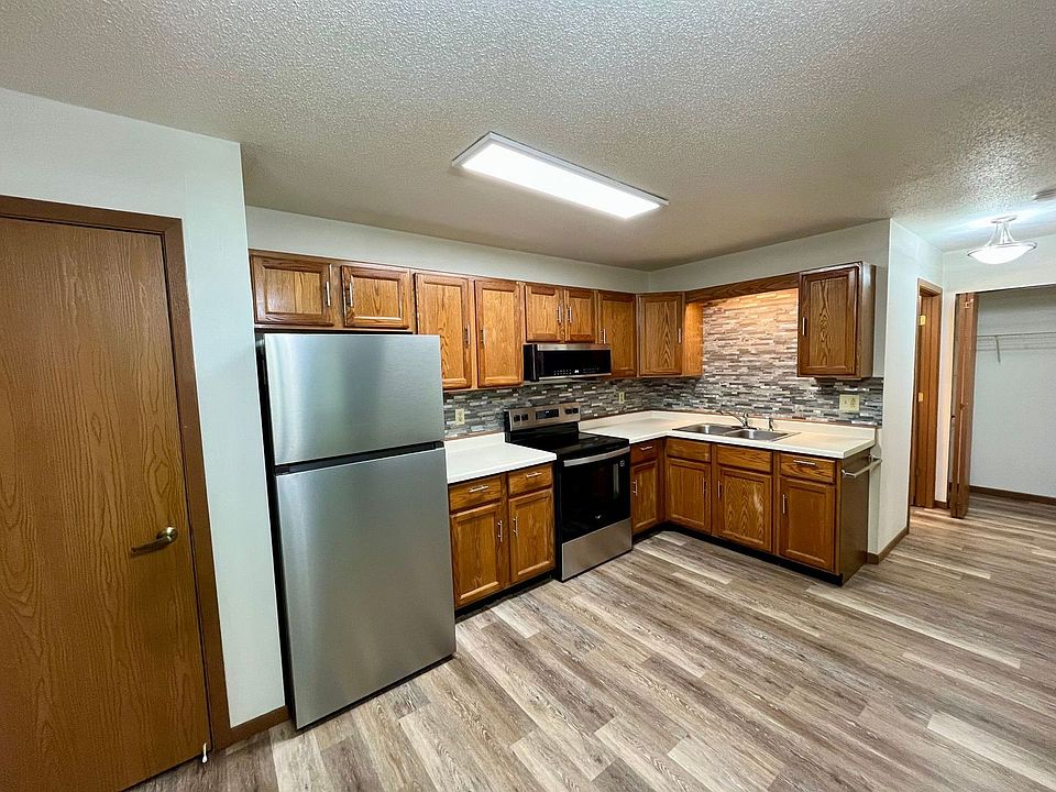 1st image of 416 Mill St W #2