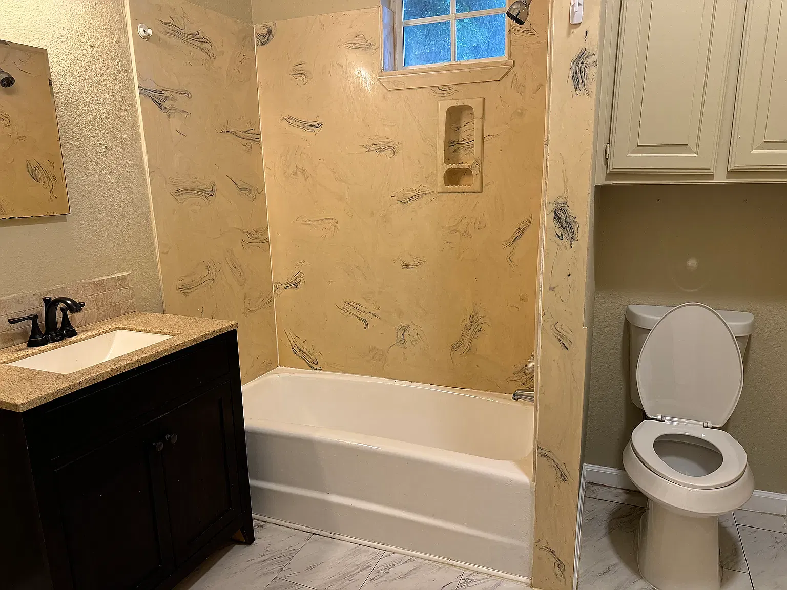 3 bed, 988 sqft, $1,600 — Photo 3