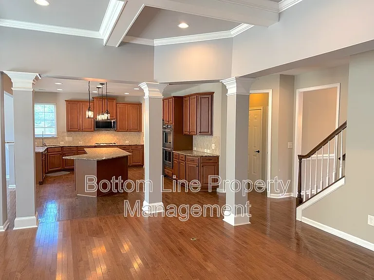 15007 Skypark Dr — Photo 10
