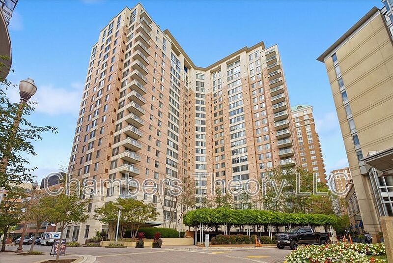 1st image of 851 N Glebe Rd APT 219