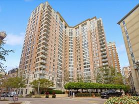 851 N Glebe Rd