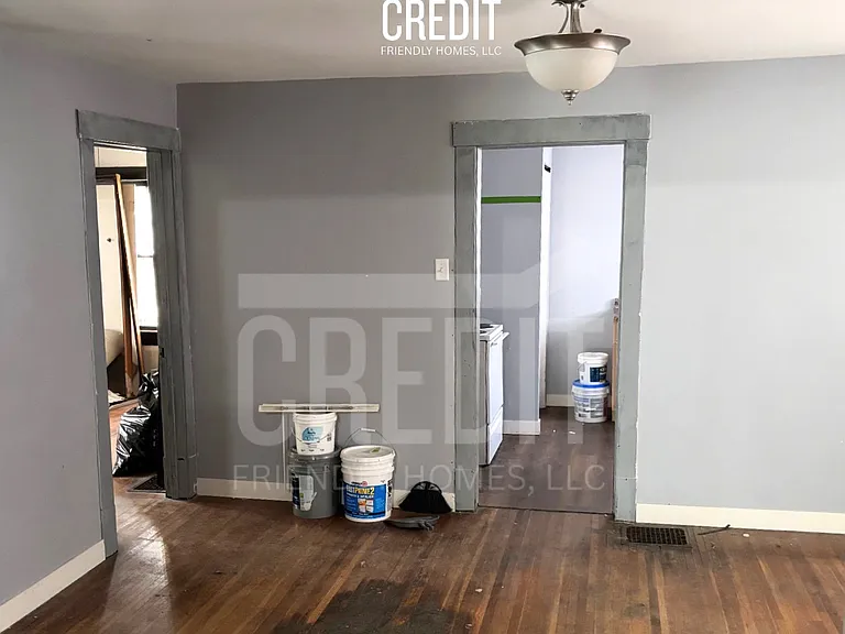 1365 E Walnut St — Photo 5