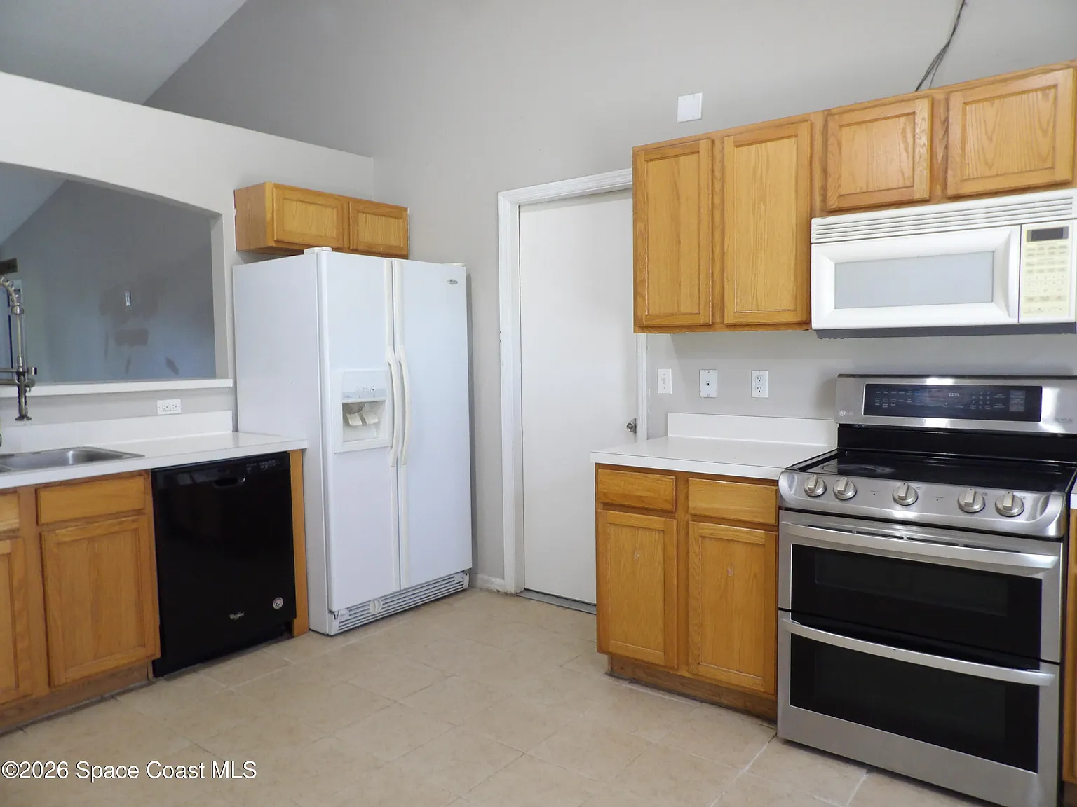 3 bed, 2.0 bath, 1398 sqft, $1,695 — Photo 4