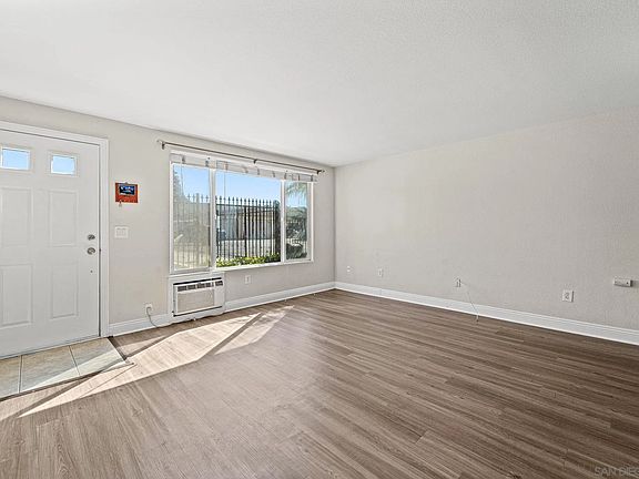 5th image of 1321 Greenfield Dr Unit 16